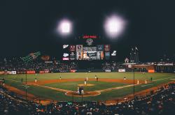 开云体育app-星夜独行，法比尼奥的美加墨里程碑与足球的孤勇者诗篇