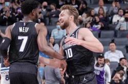 开云平台-关于球队合作默契，攻守转换得心应手的信息