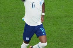 开云体育中国-英格兰运动员展示出色球艺技能