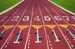 开云足球直播-赛道与球场，当F1新赛季遇上贝蒂斯单节风暴