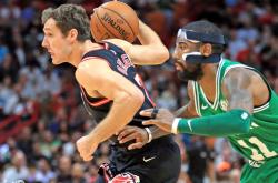 开云体育平台APP-西班牙男篮力克凯尔特人B队，欧文三分雨点燃全场