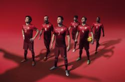 开云APP-奇才鏖战爵士，库里贡献制胜表现，一场定义伟大的关键战役