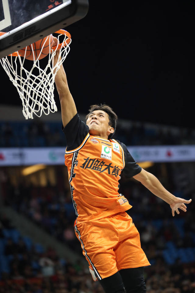 选手情系草根感人致敬梦想