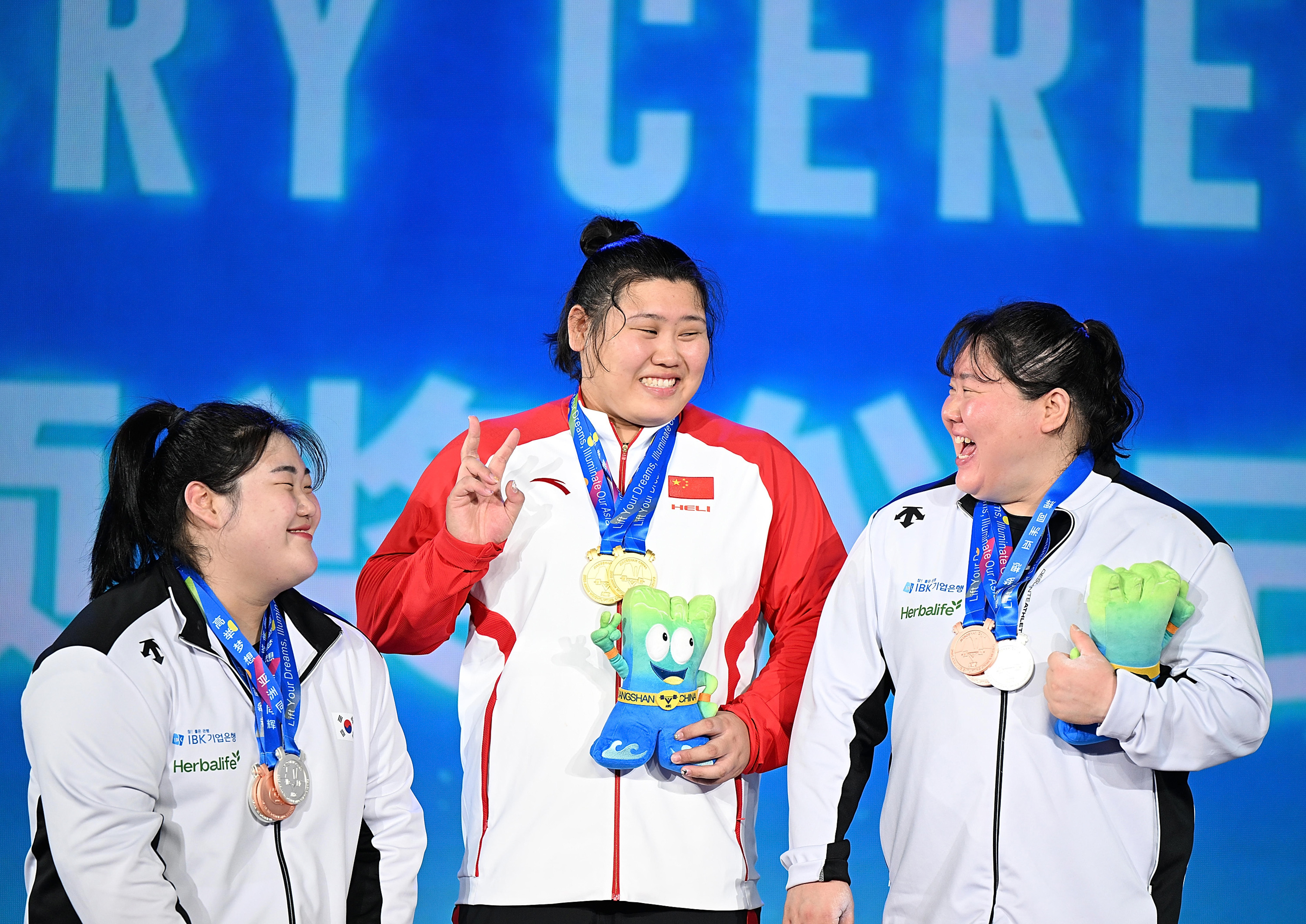 亚洲女子选手完美演绎，夺得桂冠