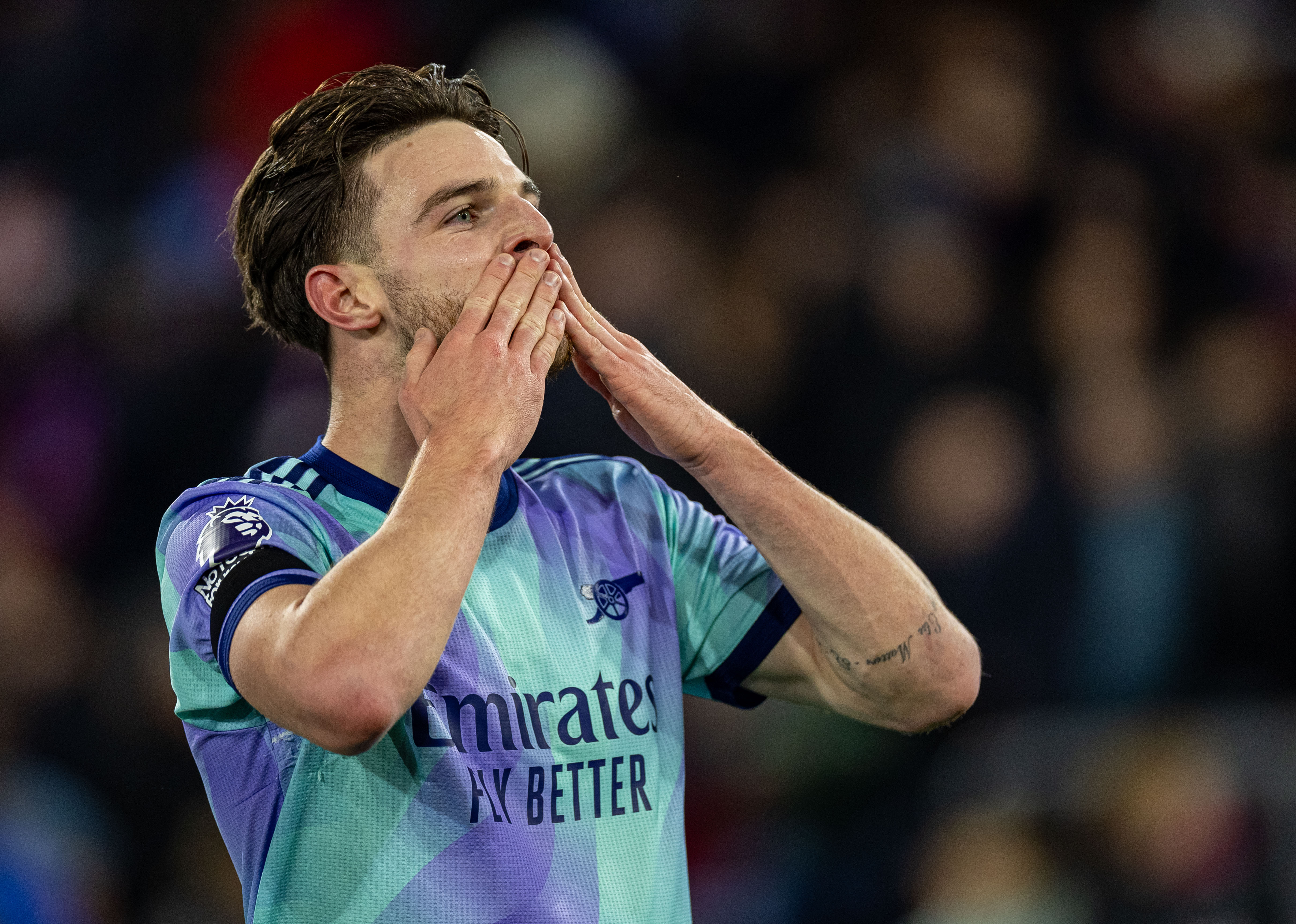 阿森纳主教练批评球员表现，要求提升实力