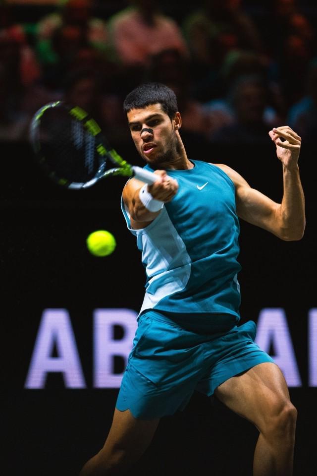 包含世界网球队完胜意大利网球队，阿尔卡拉斯高光表现的词条