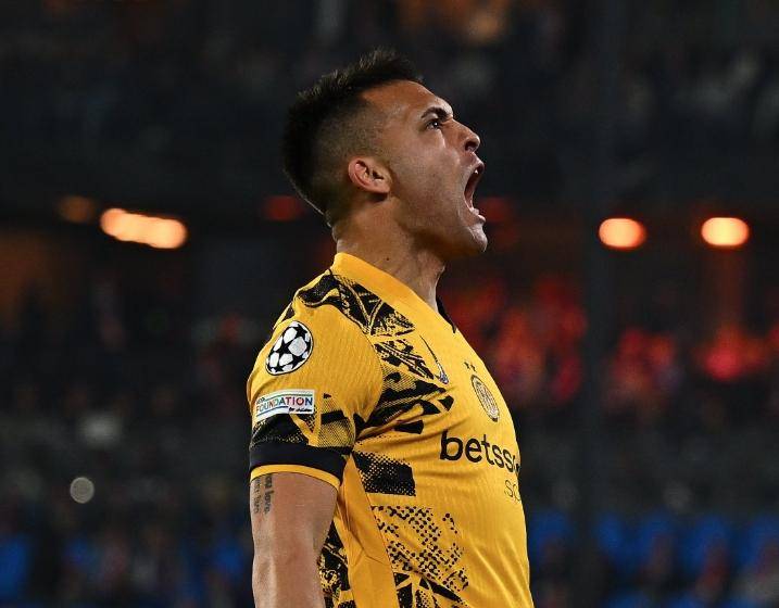 那不勒斯鏖战曼城,莫德里奇刷新纪录 那不勒斯鏖战曼城,莫德里奇刷新纪录