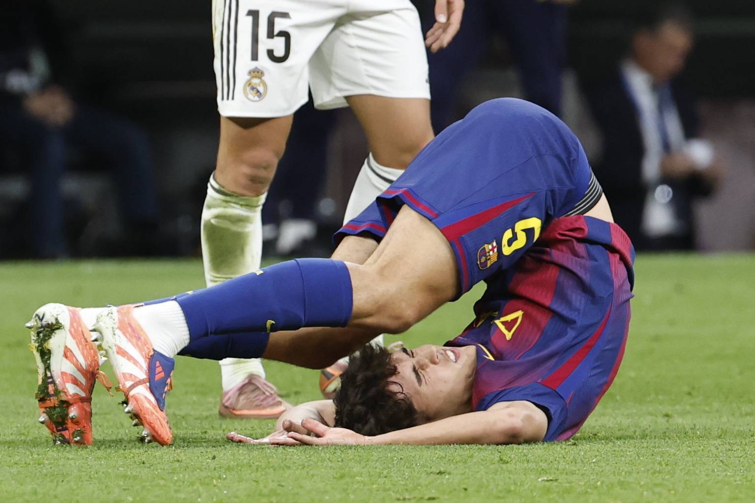 皇马迎战巴塞罗那,双方对决激烈 皇马迎战巴塞罗那,双方对决激烈