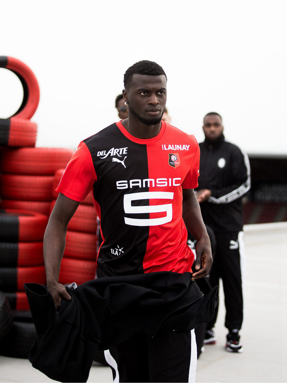 雷恩主场遭遇逆境，不敌对手