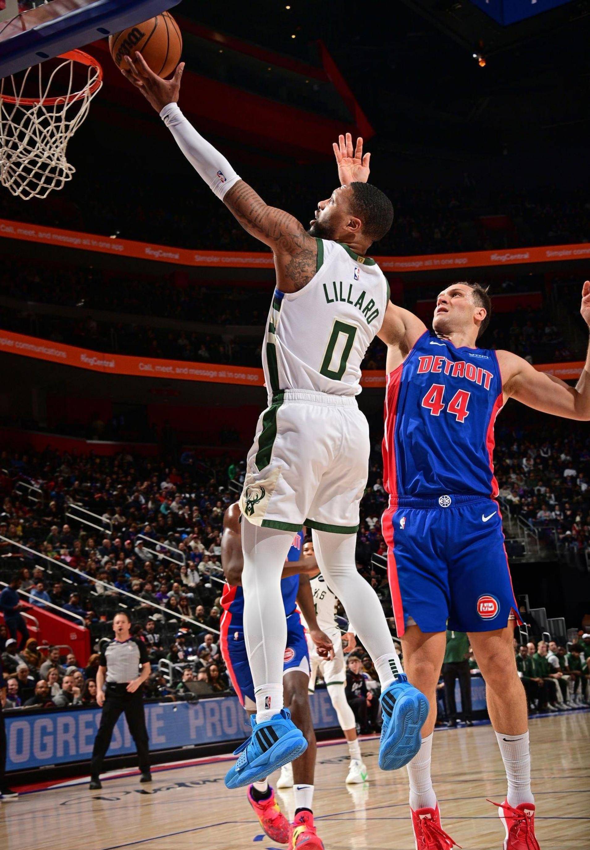 包含雄鹿主力伤愈复出，球队士气大振的词条