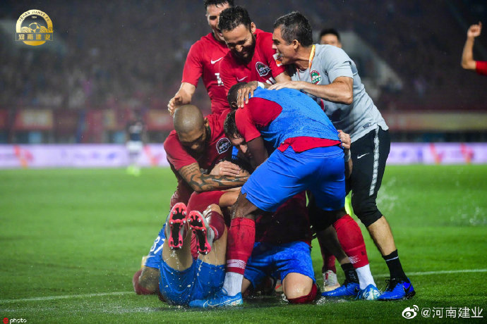 关于河南建业比分扳平，场内场外都精彩！的信息