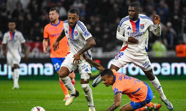 包含南特主场痛失三分，保持低迷状态的词条