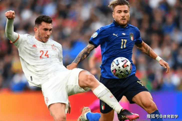 关于意大利连胜保持不败，小组头名晋级的信息