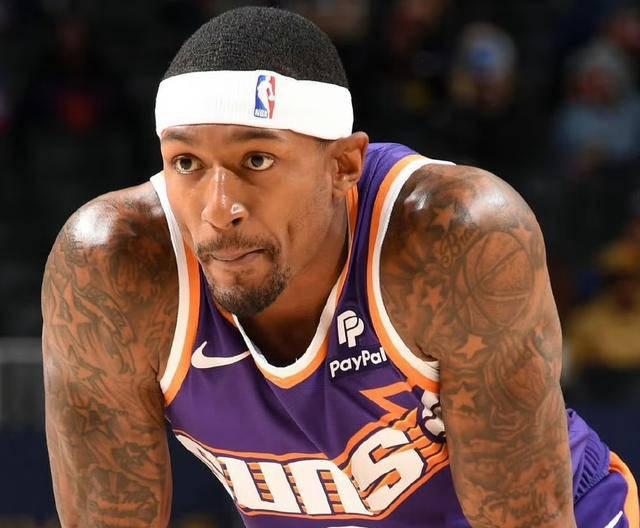 太阳横扫四川队，福克斯状态火热的简单介绍