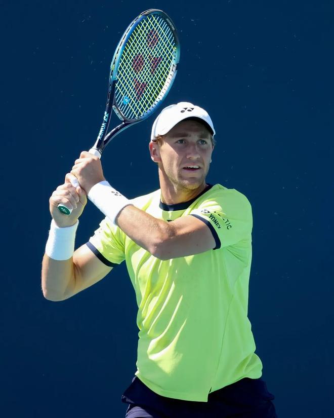 包含西班牙网球队完胜美国网球队，穆雷三分雨点燃全场的词条