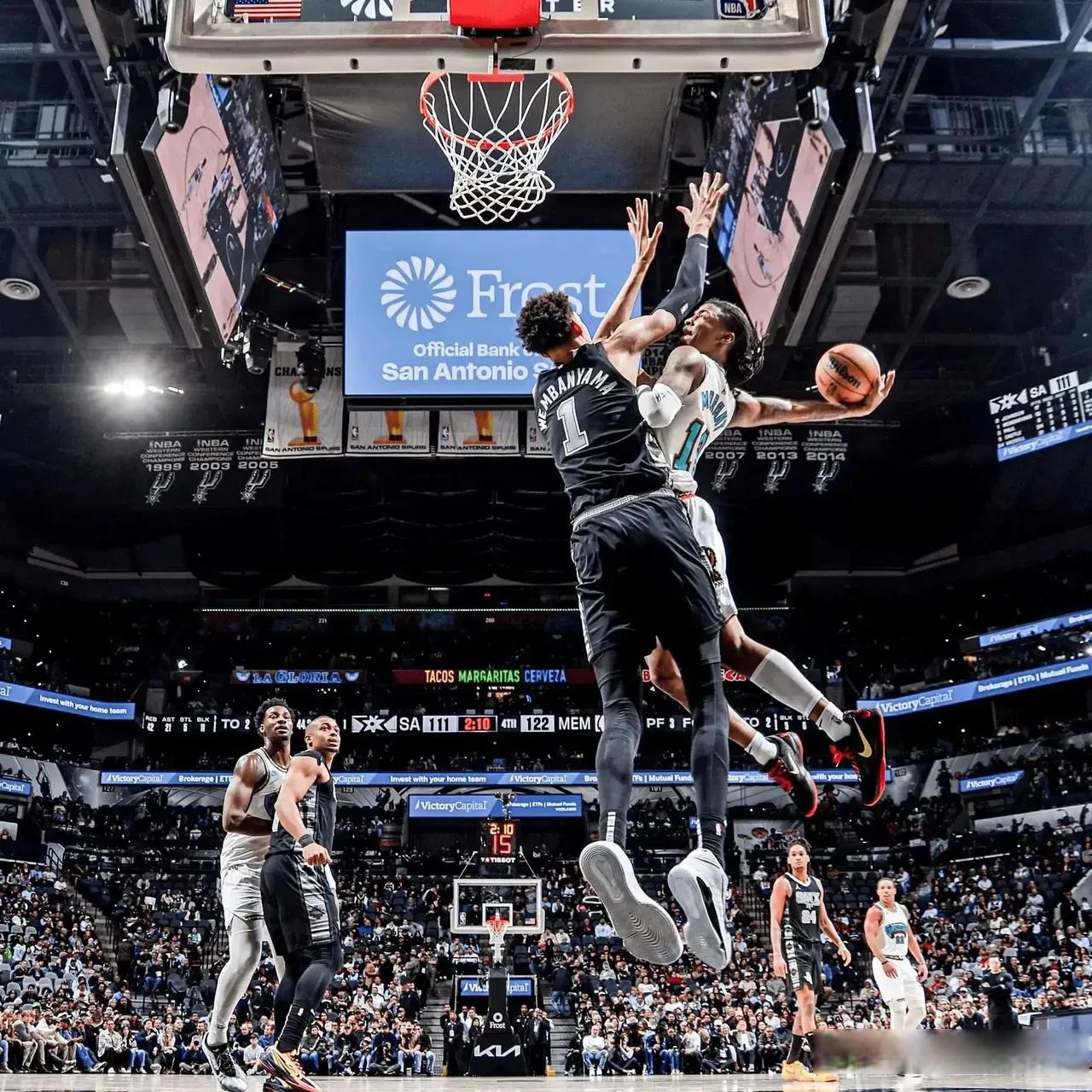 马刺绝地反击巴西男篮，字母哥高光表现