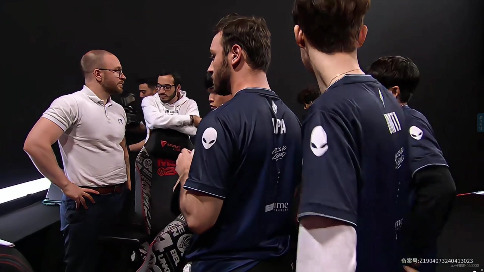 包含TL完胜LGD，ShowMaker打破历史纪录的词条