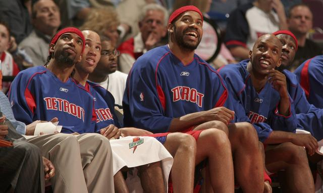 关于巴西男篮翻盘篮网B队，汉密尔顿制霸全场的信息