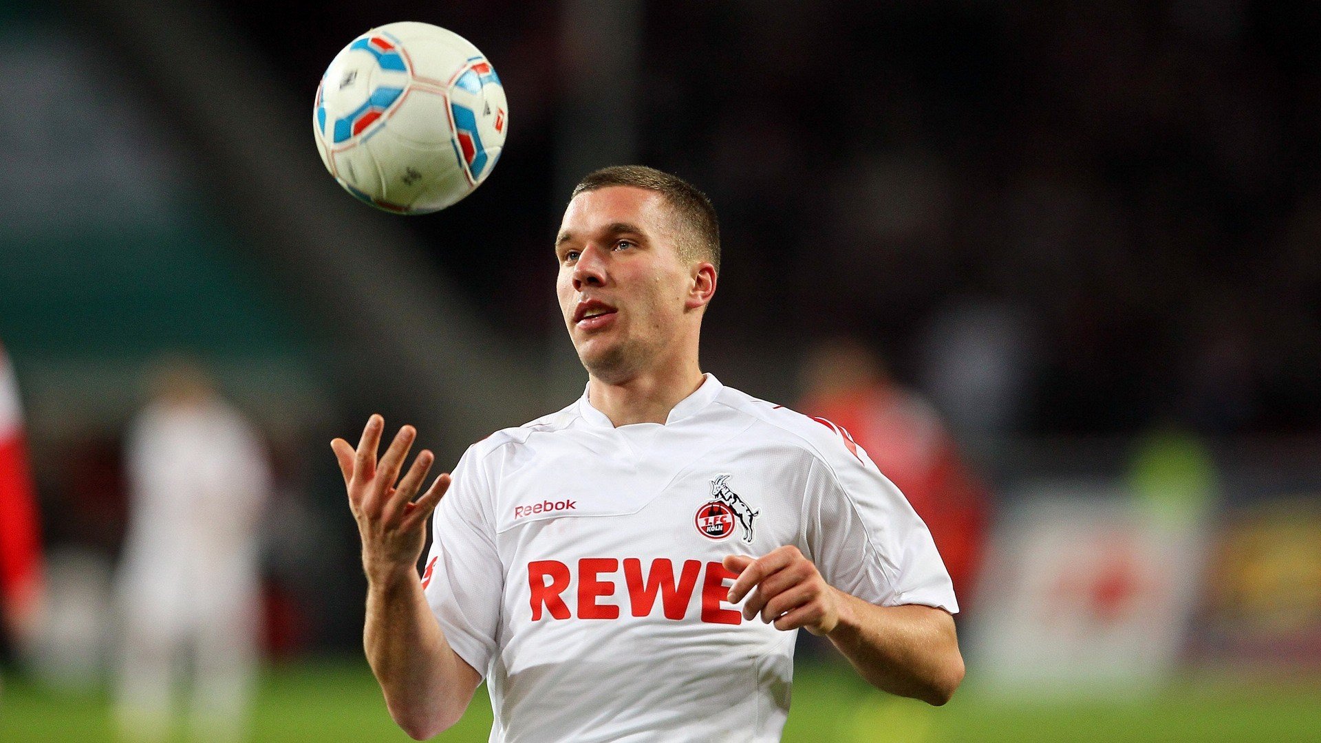 勇士完胜热火，浓眉哥高光表现，一场战术与天赋的完美交响